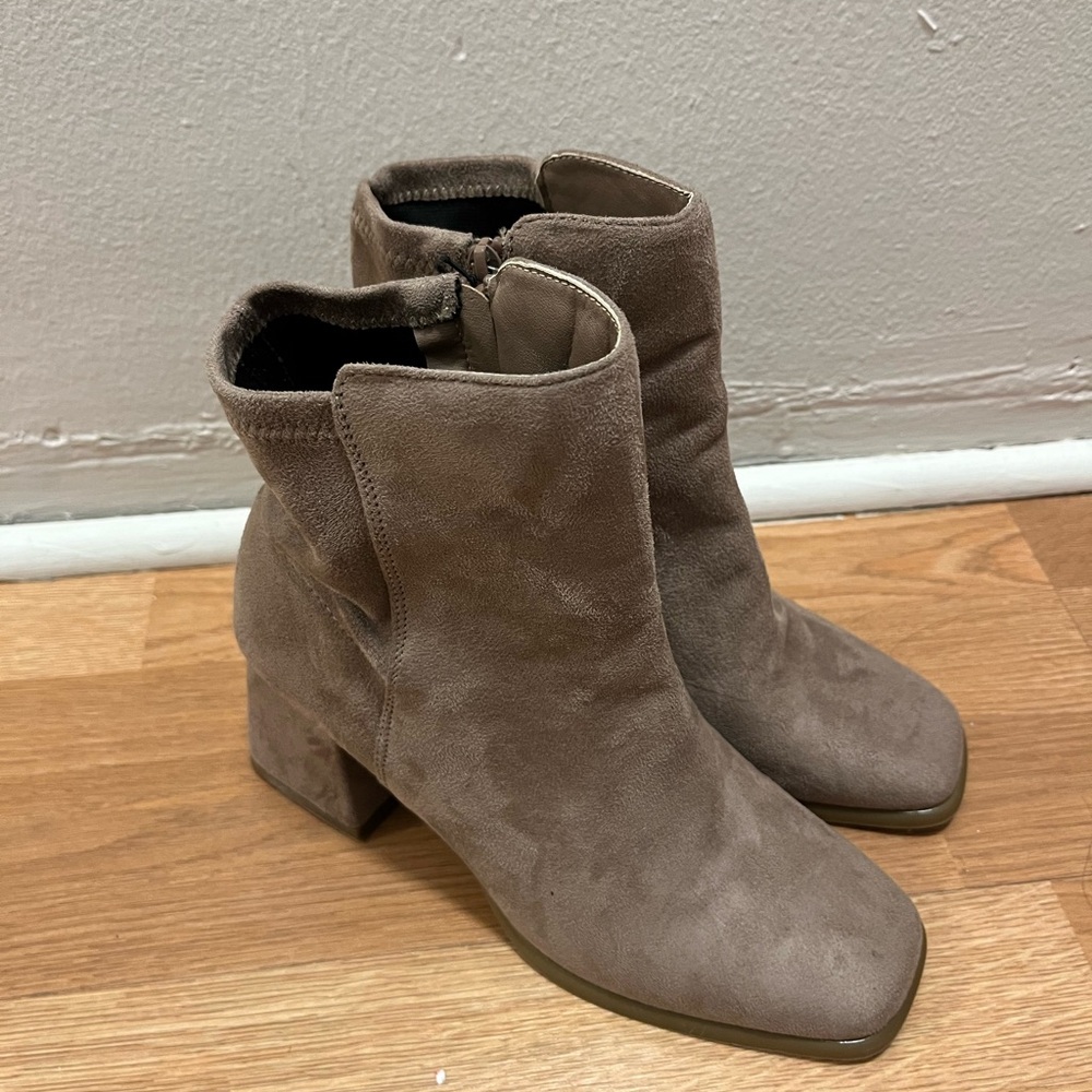 Madeline Ankle Boots Women’s Size 7.5 Gray Suede New No Box
